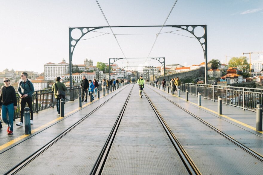 Citizens as ambassadors and innovators in Smart Cities by STARDUST 